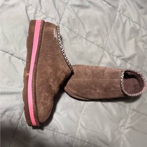Bear paws Cozy grey Suede Women's Shoes with Pink Accents